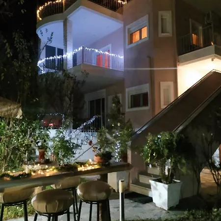 Dina's Luxury Apartment- Trikala, Apartamento